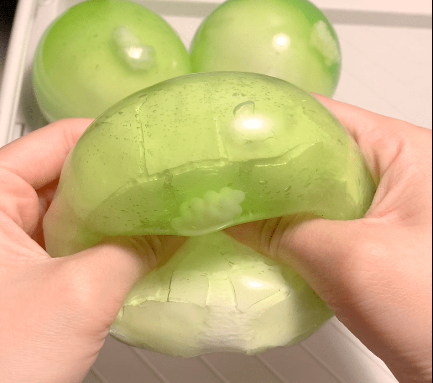 Handmade Green Grape Crispy Shell Squishy, Cute Fruit Squeeze Ball, Slow Rising Fidget Toy - Poke >_<