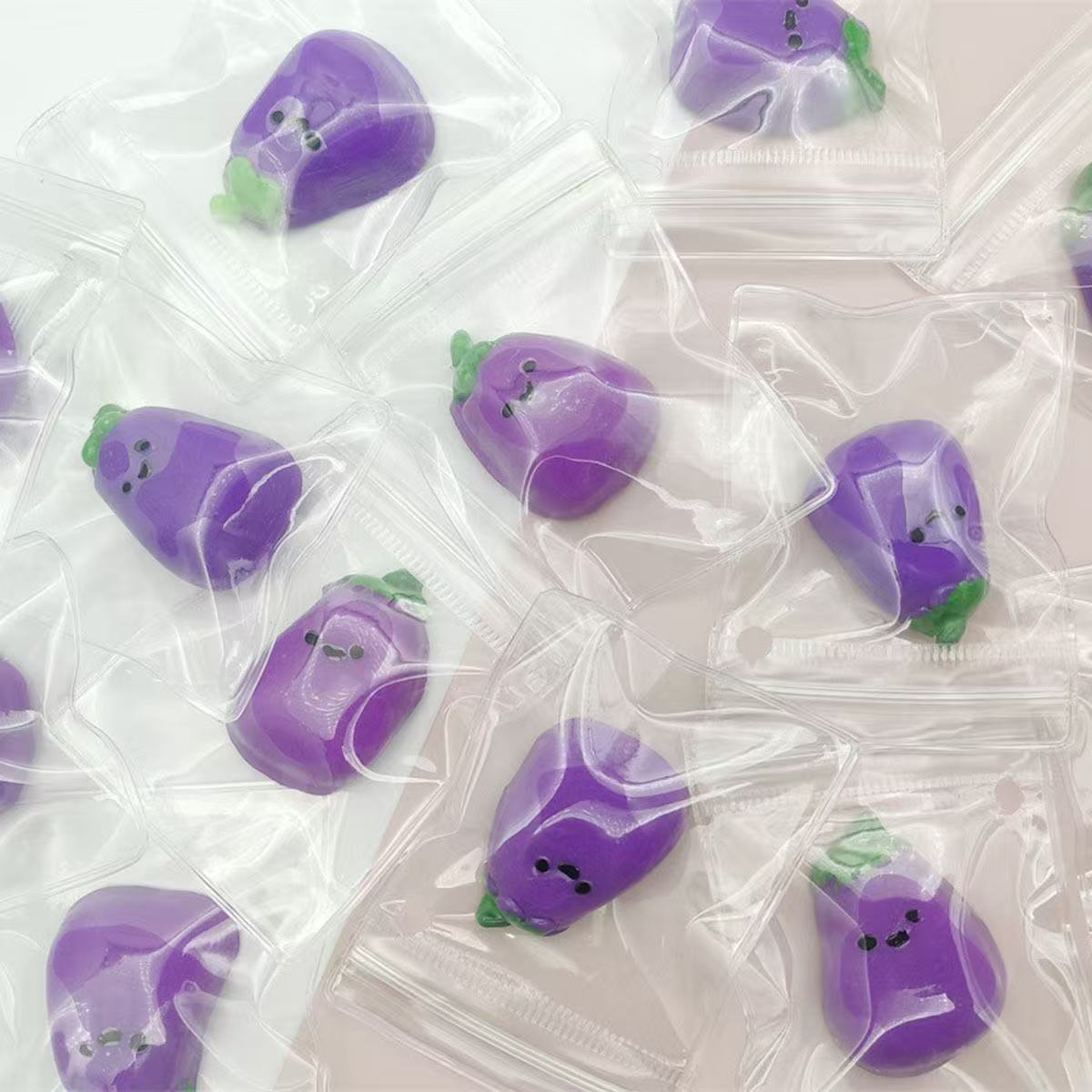 【Tiny Squeeze Bubs】Handmade Squishy Mini Eggplant - Poke >_<
